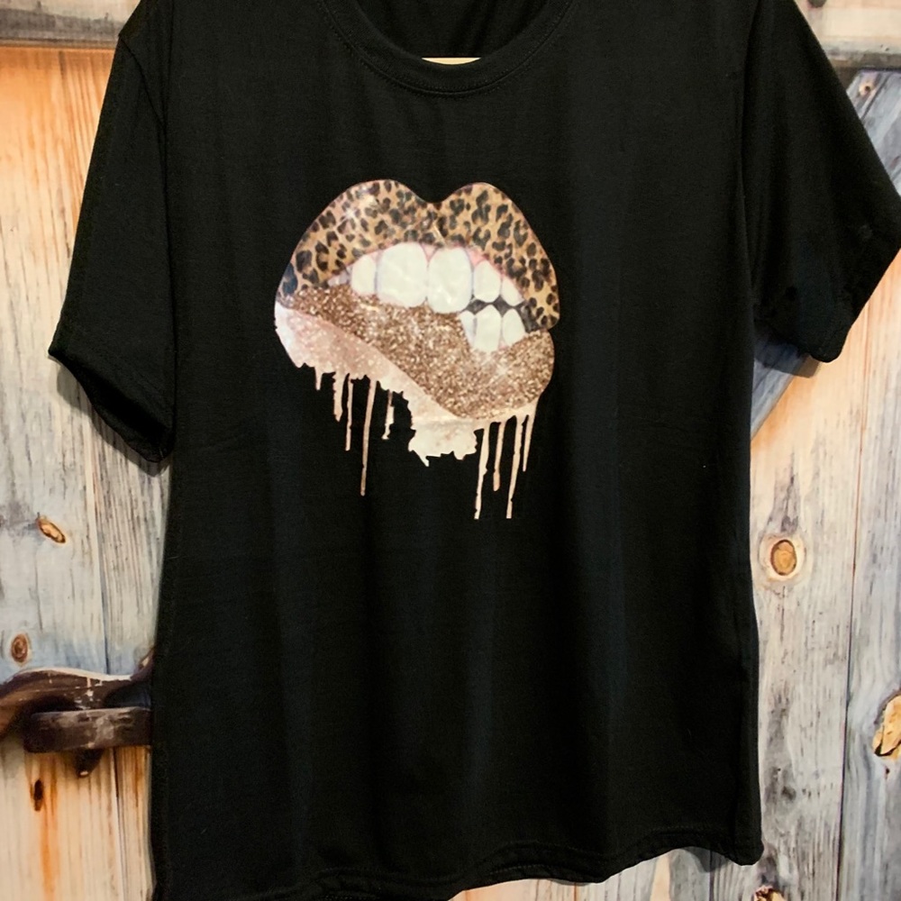 Black NEW t shirt with Leopard Lips!